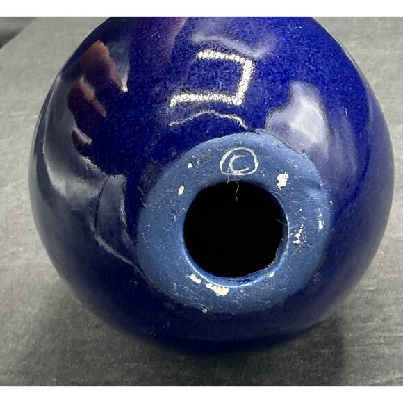 Vintage Blue Bird Topped Art Pottery Ceramic Figurine White Bird Design Signed - Picture 3 of 7